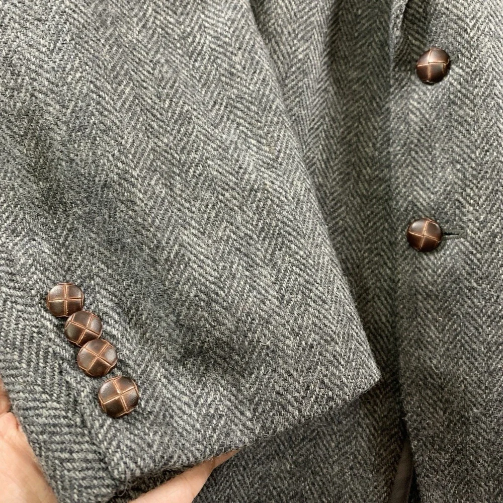 VTG Men 100% Wool Herringbone Tweed Blazer 52L Gray Wood Buttons Wide Lapel